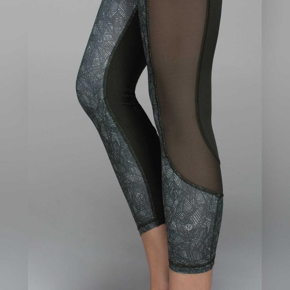 Lululemon High Times Pant Luxtreme Mesh Size 10 Jazzy White Gator Green / Gator